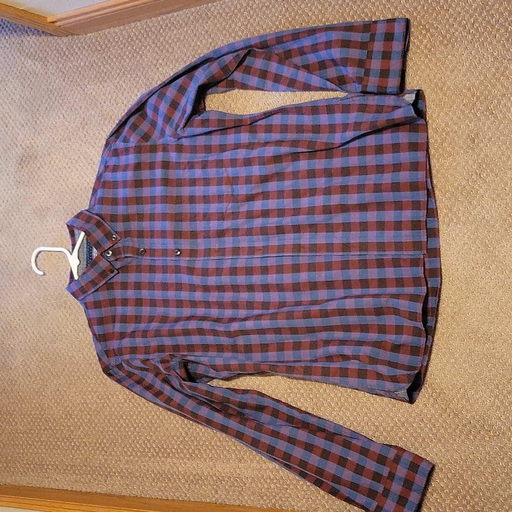 Van Heusen never tuck large button down